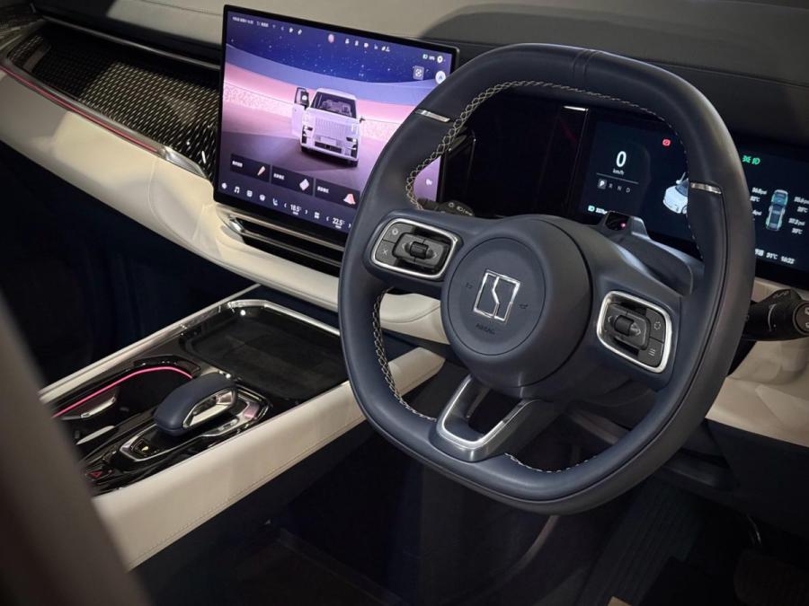 009 AWD - Image 5
